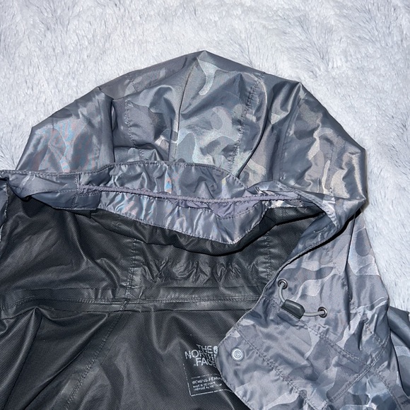 Camo North Face Windbreaker - Picture 14 of 15